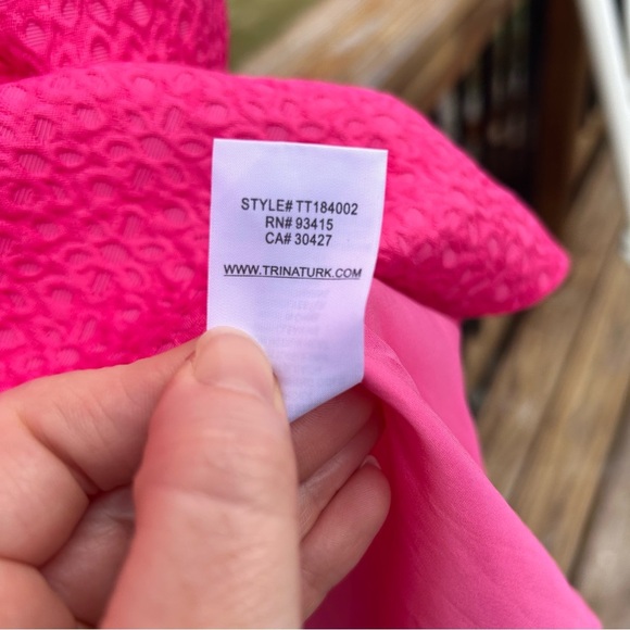 TRINA TURK Laguna Ruffle Bell Sleeve Shift Dress EUC Hot Pink - Picture 5 of 6